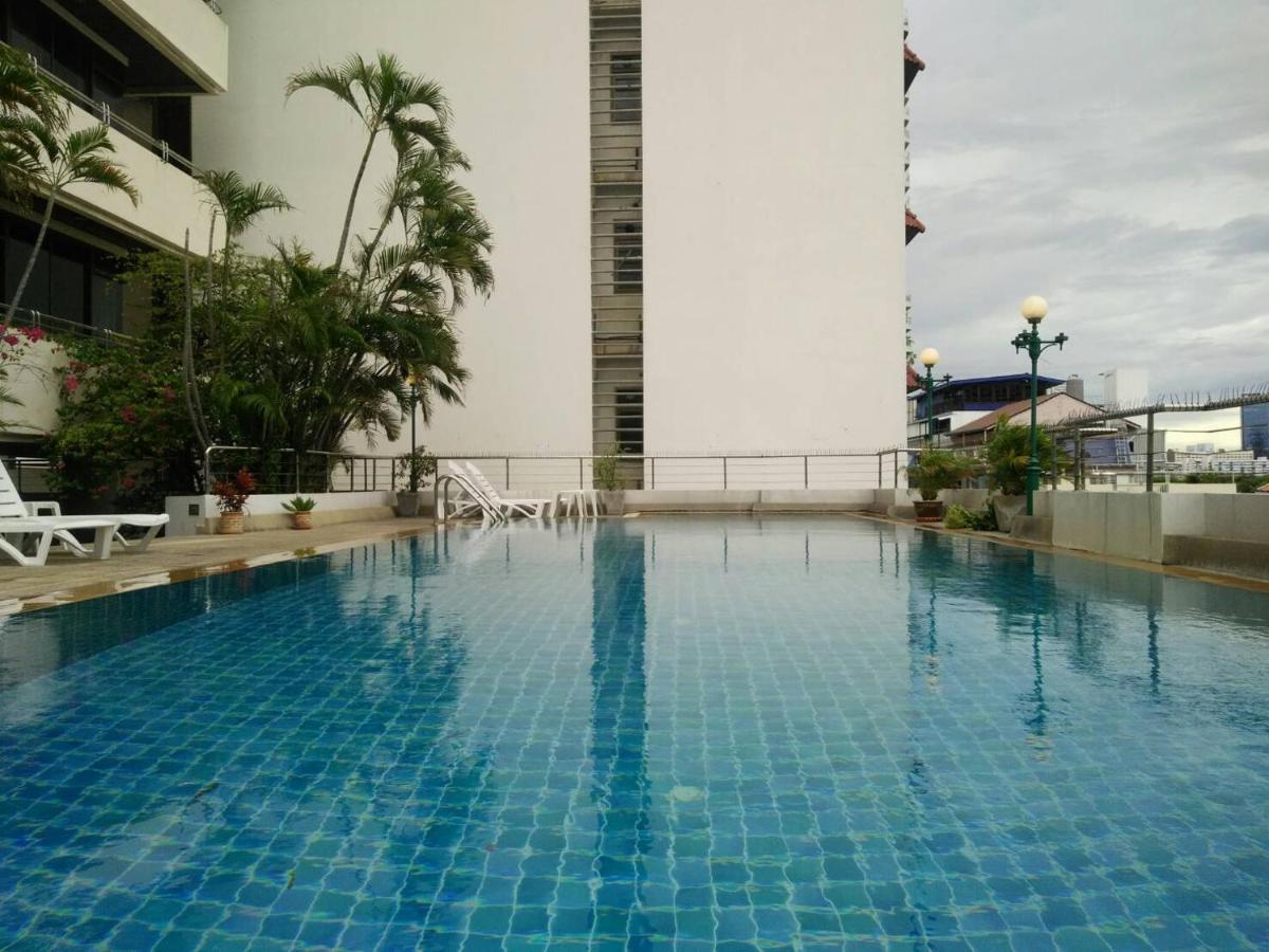 Nantiruj Tower - นันทิรุจ ทาวเวอร์ เซอร์วิสอพาร์ทเม้นท์ สุขุมวิท ซอย 8 Apartment Bangkok Exterior photo