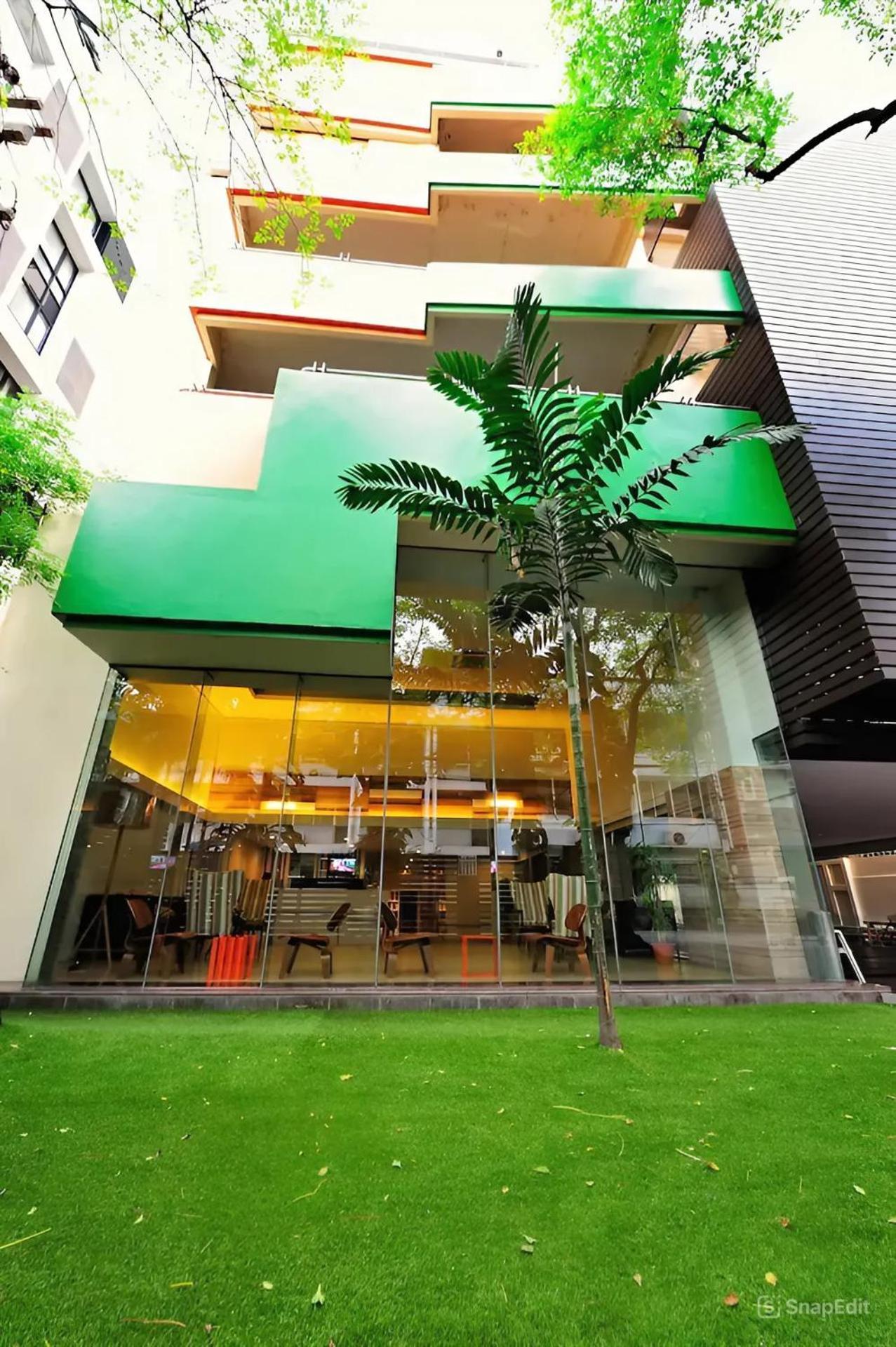 Nantiruj Tower - นันทิรุจ ทาวเวอร์ เซอร์วิสอพาร์ทเม้นท์ สุขุมวิท ซอย 8 Apartment Bangkok Exterior photo