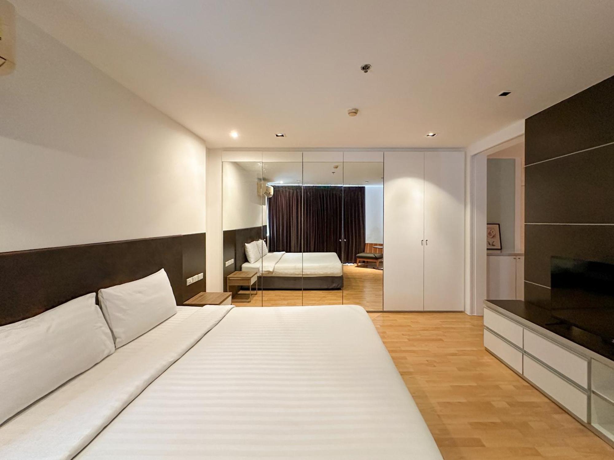 Nantiruj Tower - นันทิรุจ ทาวเวอร์ เซอร์วิสอพาร์ทเม้นท์ สุขุมวิท ซอย 8 Apartment Bangkok Exterior photo