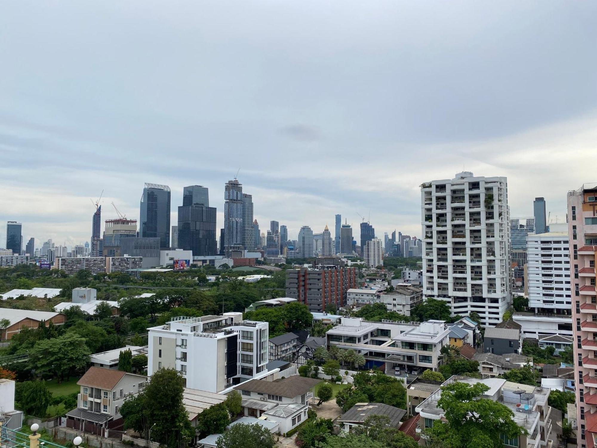 Nantiruj Tower - นันทิรุจ ทาวเวอร์ เซอร์วิสอพาร์ทเม้นท์ สุขุมวิท ซอย 8 Apartment Bangkok Exterior photo