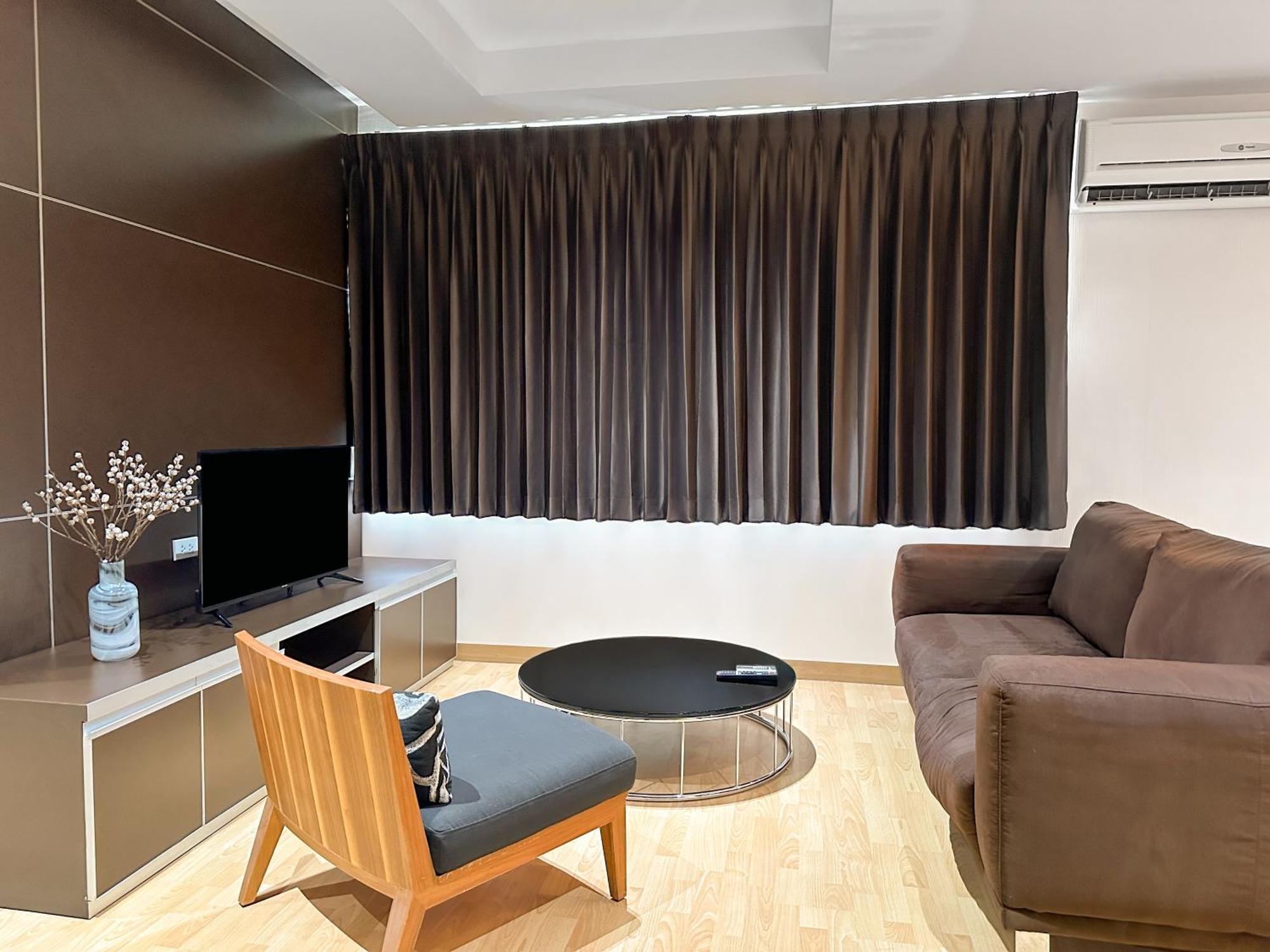 Nantiruj Tower - นันทิรุจ ทาวเวอร์ เซอร์วิสอพาร์ทเม้นท์ สุขุมวิท ซอย 8 Apartment Bangkok Exterior photo