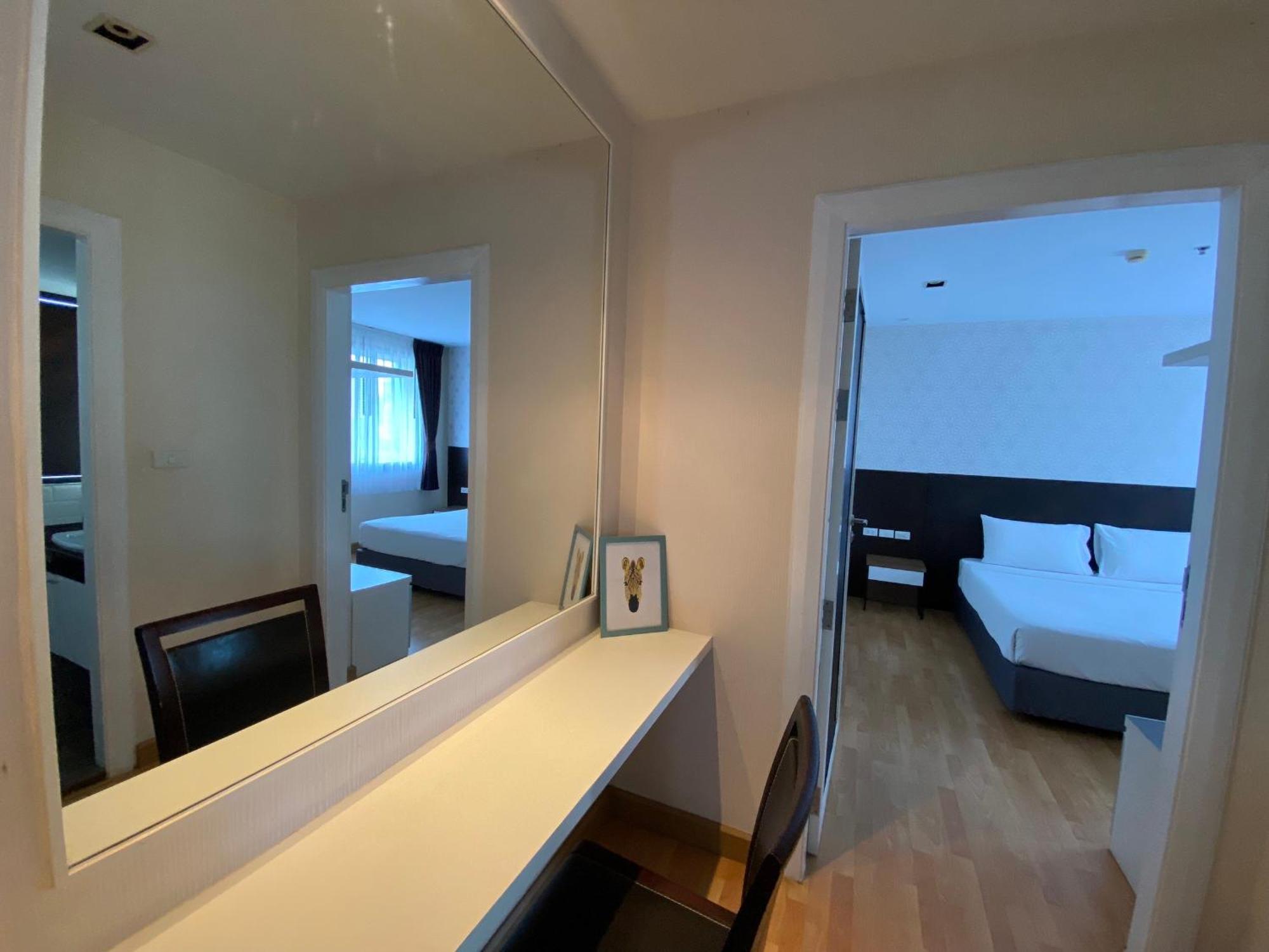 Nantiruj Tower - นันทิรุจ ทาวเวอร์ เซอร์วิสอพาร์ทเม้นท์ สุขุมวิท ซอย 8 Apartment Bangkok Exterior photo