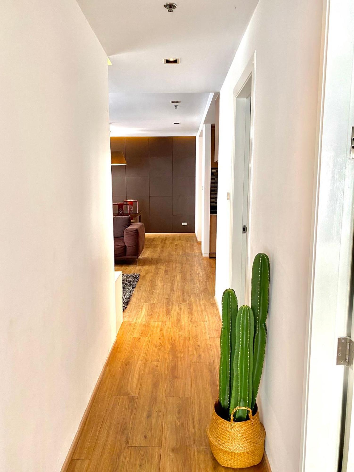 Nantiruj Tower - นันทิรุจ ทาวเวอร์ เซอร์วิสอพาร์ทเม้นท์ สุขุมวิท ซอย 8 Apartment Bangkok Exterior photo